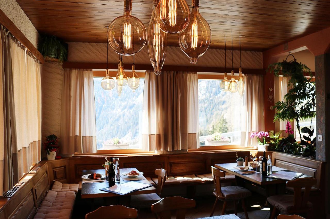 Hotel Sfazu Poschiavo Buitenkant foto